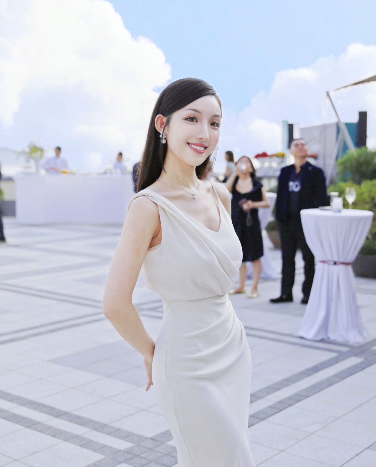 海兒超貼身衫晒魔鬼身材震撼網民 做普拉提騷小蠻腰完美比例極不科學 | UHK 港生活