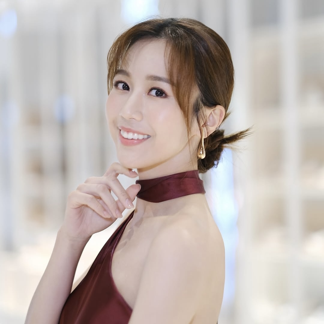 何沛珈自信公開素顏真面目！肌膚細緻零瑕疵如剝殼雞蛋！