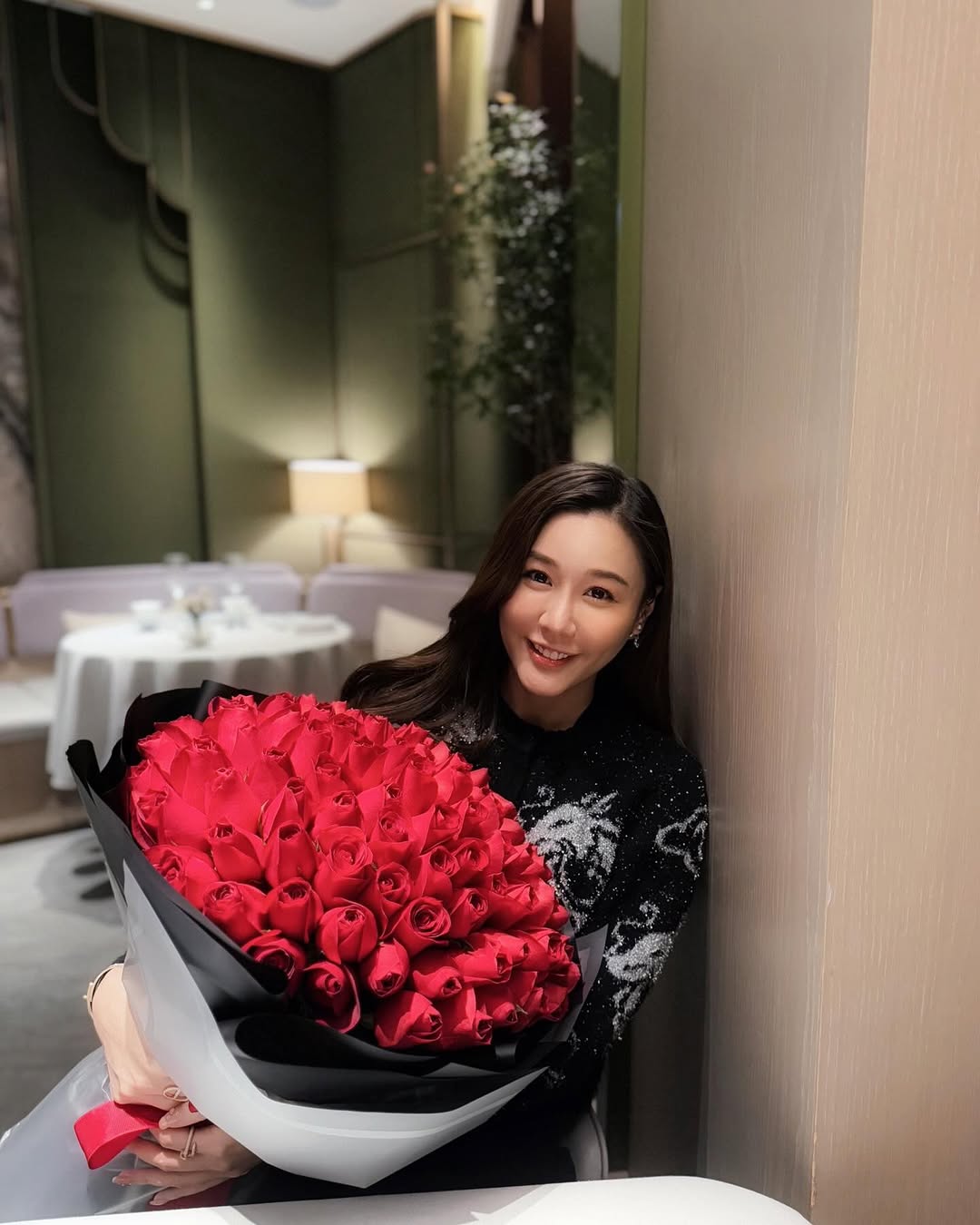 陳詩欣豪曬全套愛馬仕家品！富豪老公名校畢業背景強大