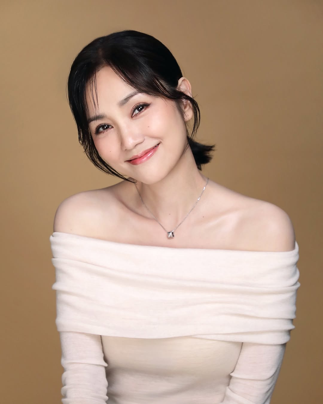 48歲謝安琪駁長髮逆齡美貌猶如21歲 防腐級青春驚艷網民︰以為係大學生 | UHK 港生活