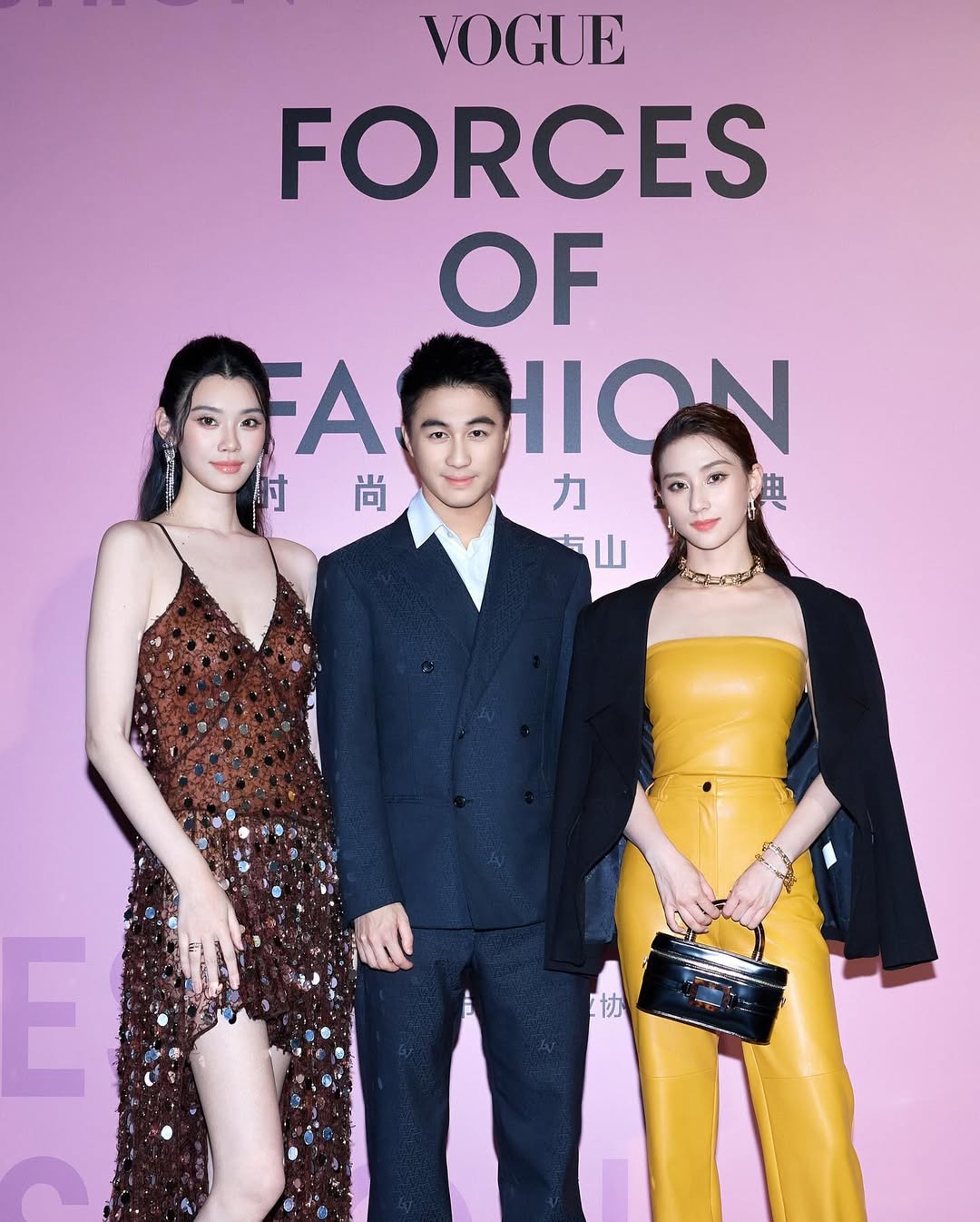 何猷君生日罕晒長孫正面照！ 四太雙腿極纖幼網驚「瘦得恐怖」