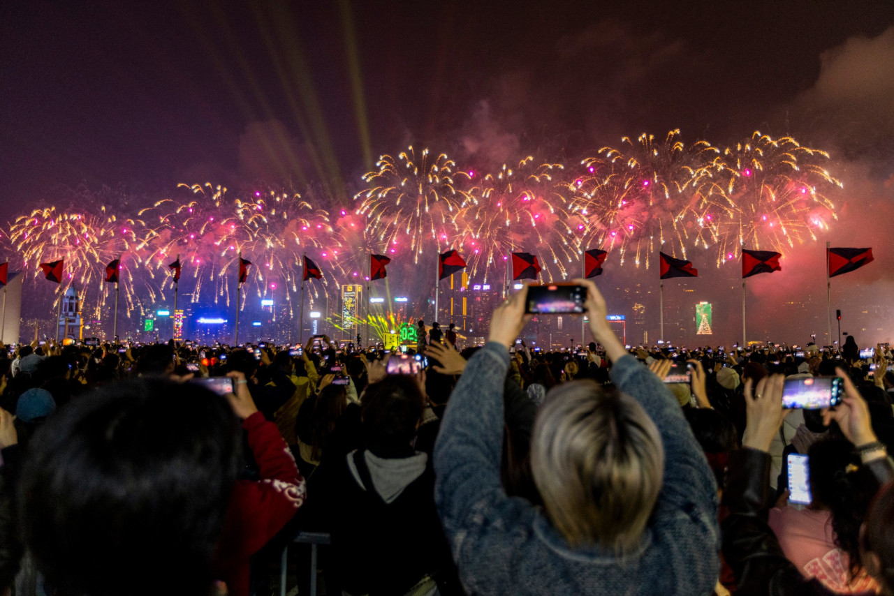 國慶煙花2025︱10.1維港上演煙花 八大亮點率先睇!10最佳免費睇煙花地點推介 | UHK 港生活