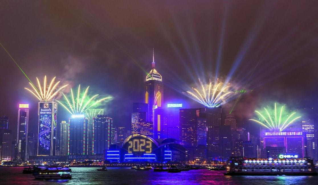 年初二煙花2025!10大新年煙花觀賞地點推介:維港遊艇自助餐/露天花園派對 | UHK 港生活
