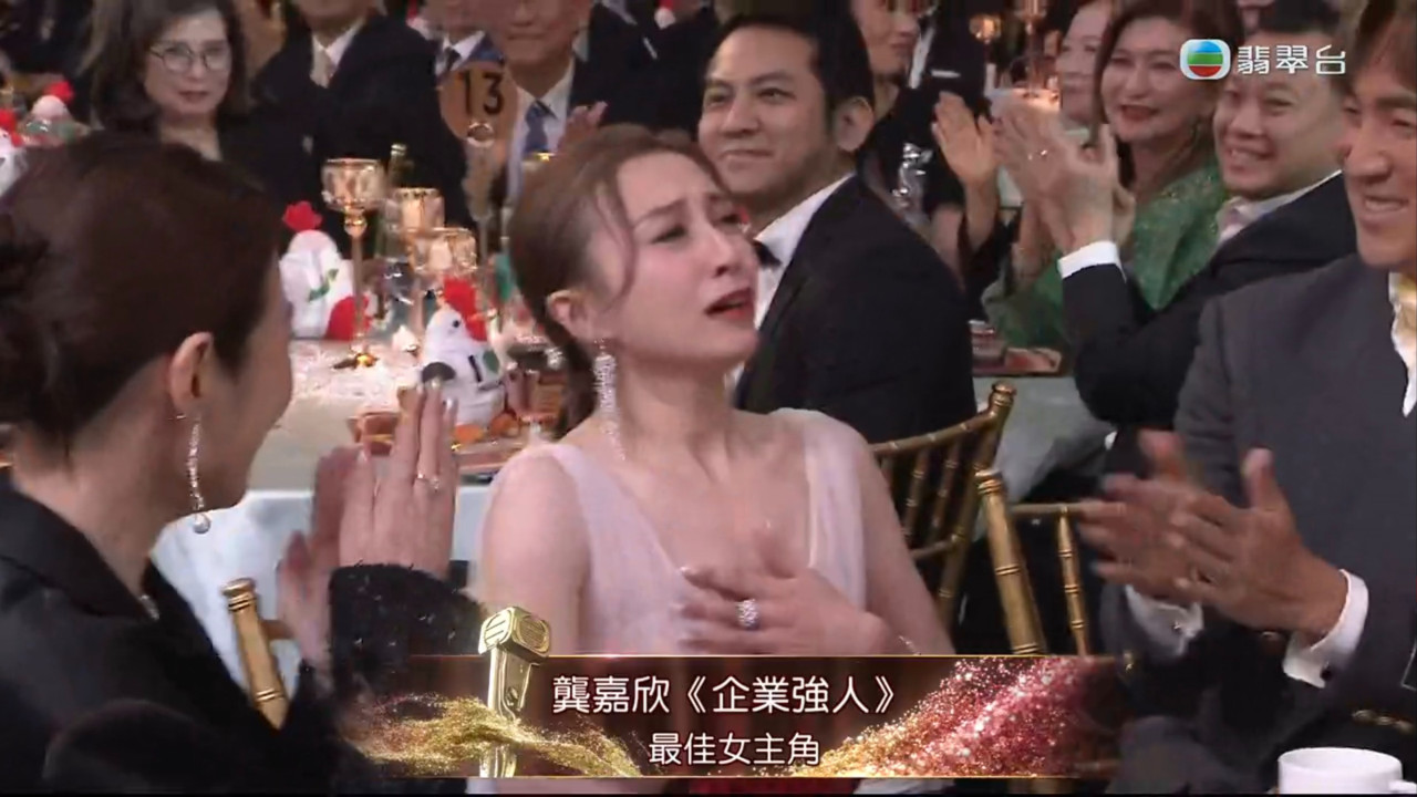 視后2024｜龔嘉欣罕談與父母斷聯已20年！曾入讀演藝中途退學！獲封港版「淚之女王」