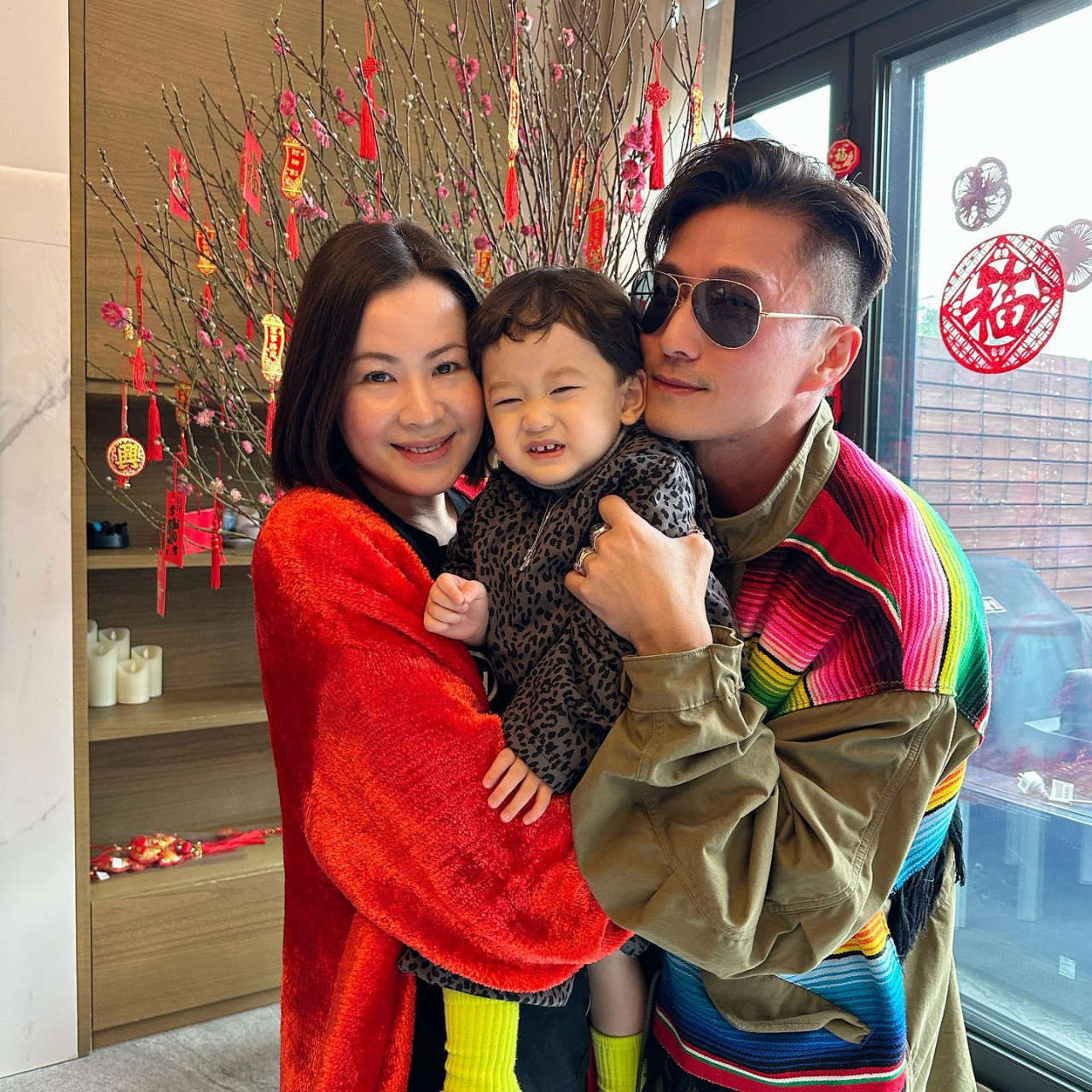 陳山聰4歲仔仔戴勞力士拜年 以全家恩愛合照粉碎婚變傳聞