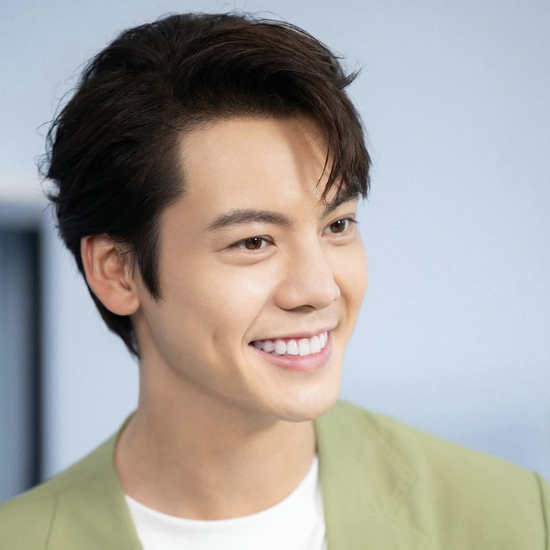 陳偉霆家姐罕同框打扮樸素仍難掩極高顏值！網民大讚氣質美貌似劉嘉玲！