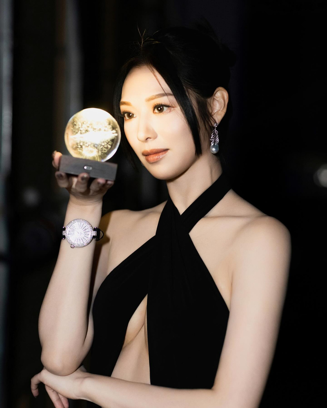 馮盈盈入行9年豐滿身材進化史 31A選港姐不斷升級性感造型大晒冷 | UHK 港生活