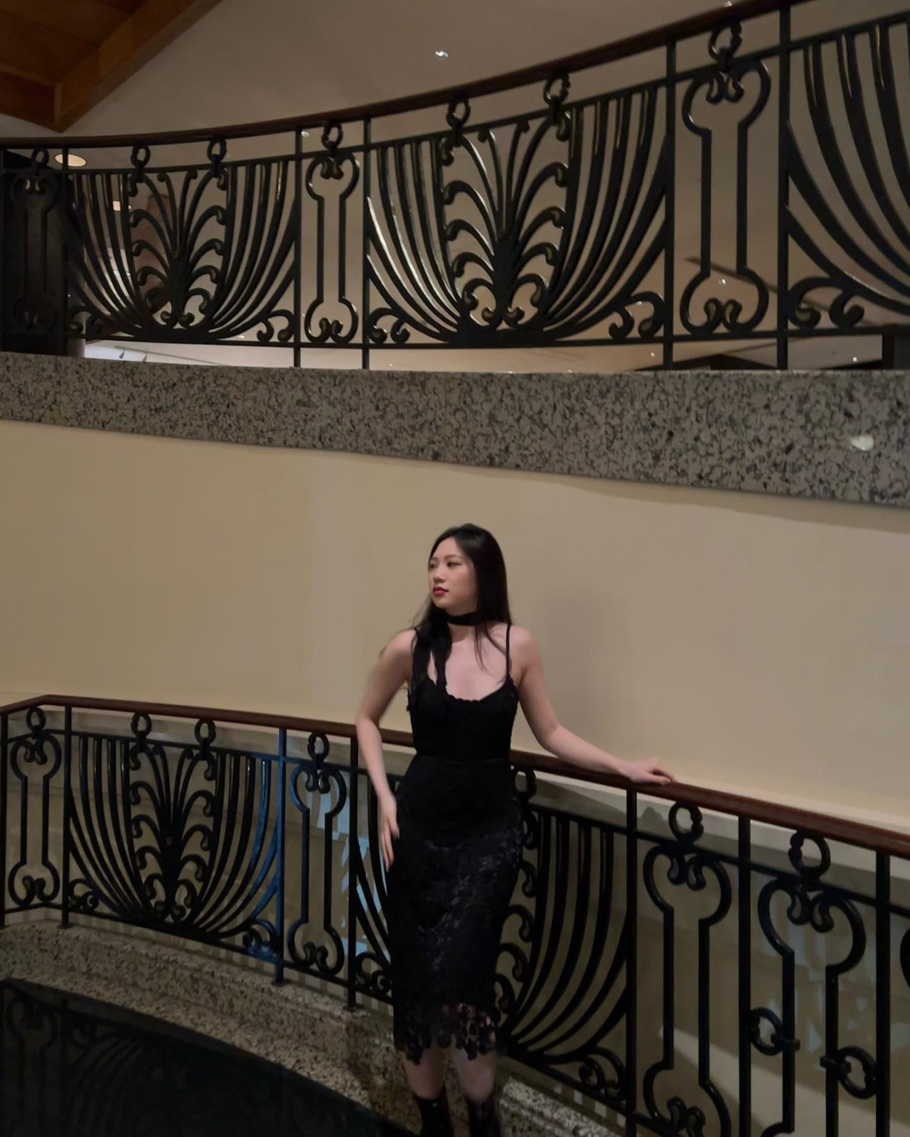 甄子丹大女21歲生日晒性感床照！誘人姿勢澎湃上圍大解放！