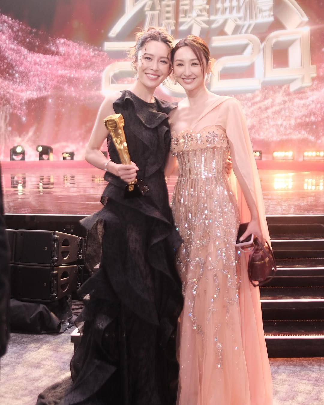 張曦雯罕曬與混血男友合照放閃 驚人背景被起底網民稱羨