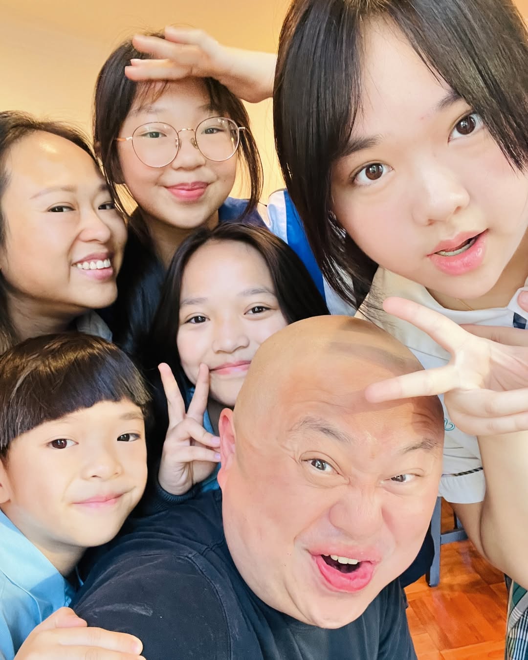 林盛斌大女衣着暴露掀熱議！大方回應「有些衣服是為展示胸部而設計！」