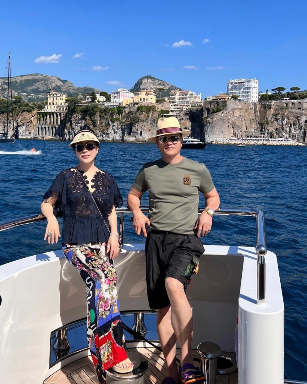 影帝老婆回鄉晒鱷魚皮愛馬仕手袋！ 狂晒名錶珠寶！老公一舉動獲讚超寵妻！