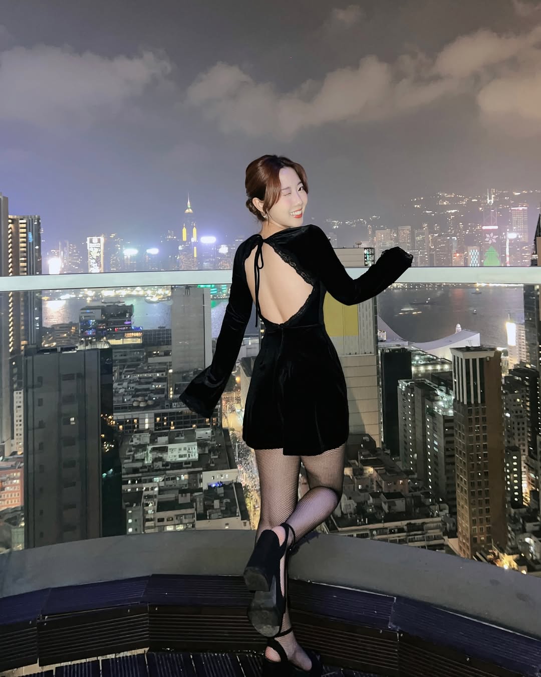 前TVB咪神離巢後驚喜宣佈拍拖喜訊！曾因失戀拍片爆喊被狠批造作