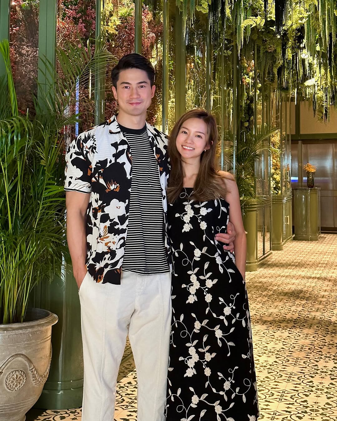 鄧卓殷郭子豪拍片曝光豪宅愛巢內貌！落地大玻璃飽覽無敵山景極清幽！