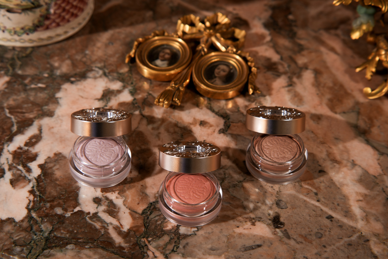 眼影推薦2026｜12款新手實用多色眼影盤/眼影棒：絕美大地色+鐵鏽紅色！