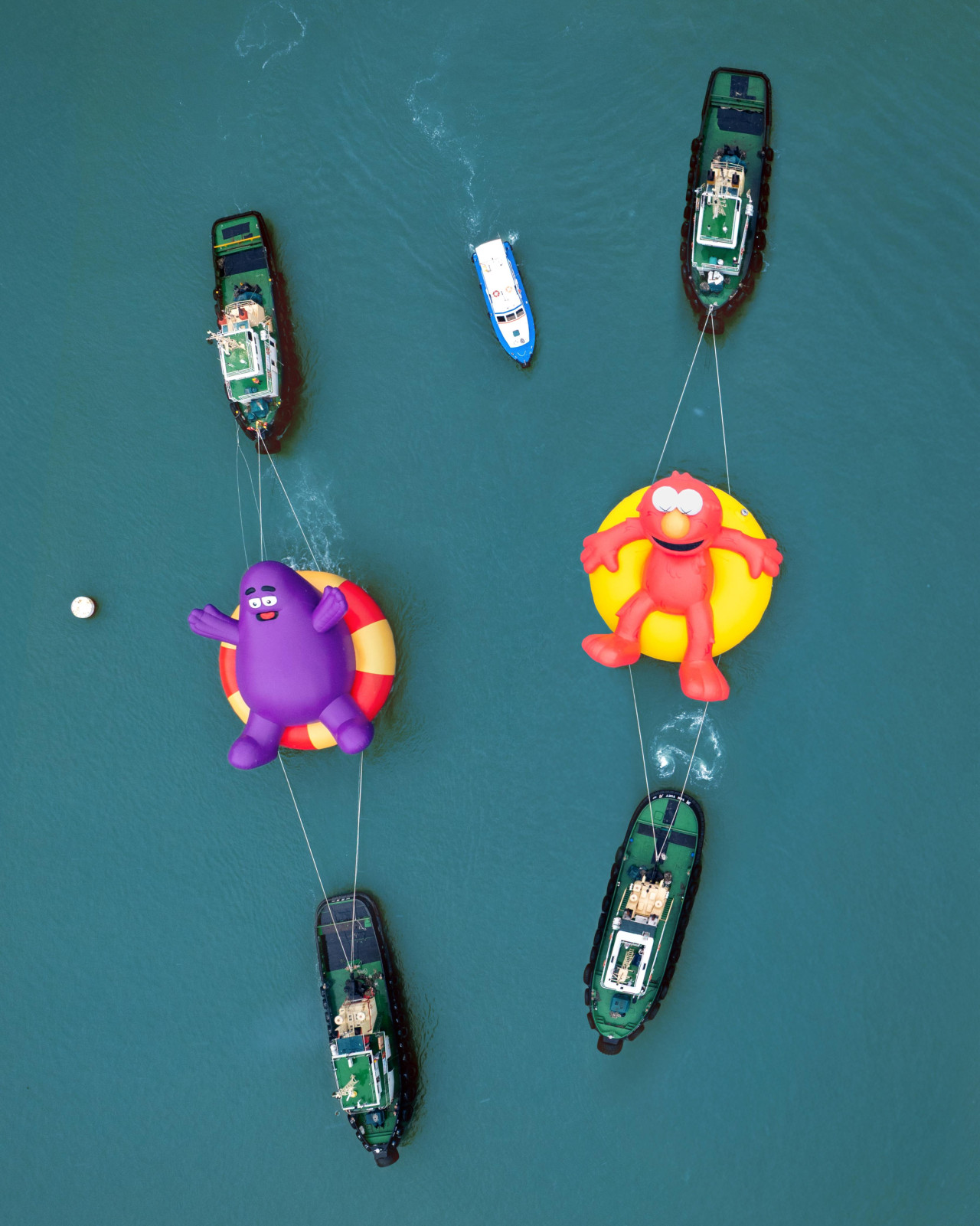 「Water Parade」維港海上大巡遊10月襲港！巨型充氣LABUBU多啦A夢／快閃店／市集攤位美食 | UHK 港生活