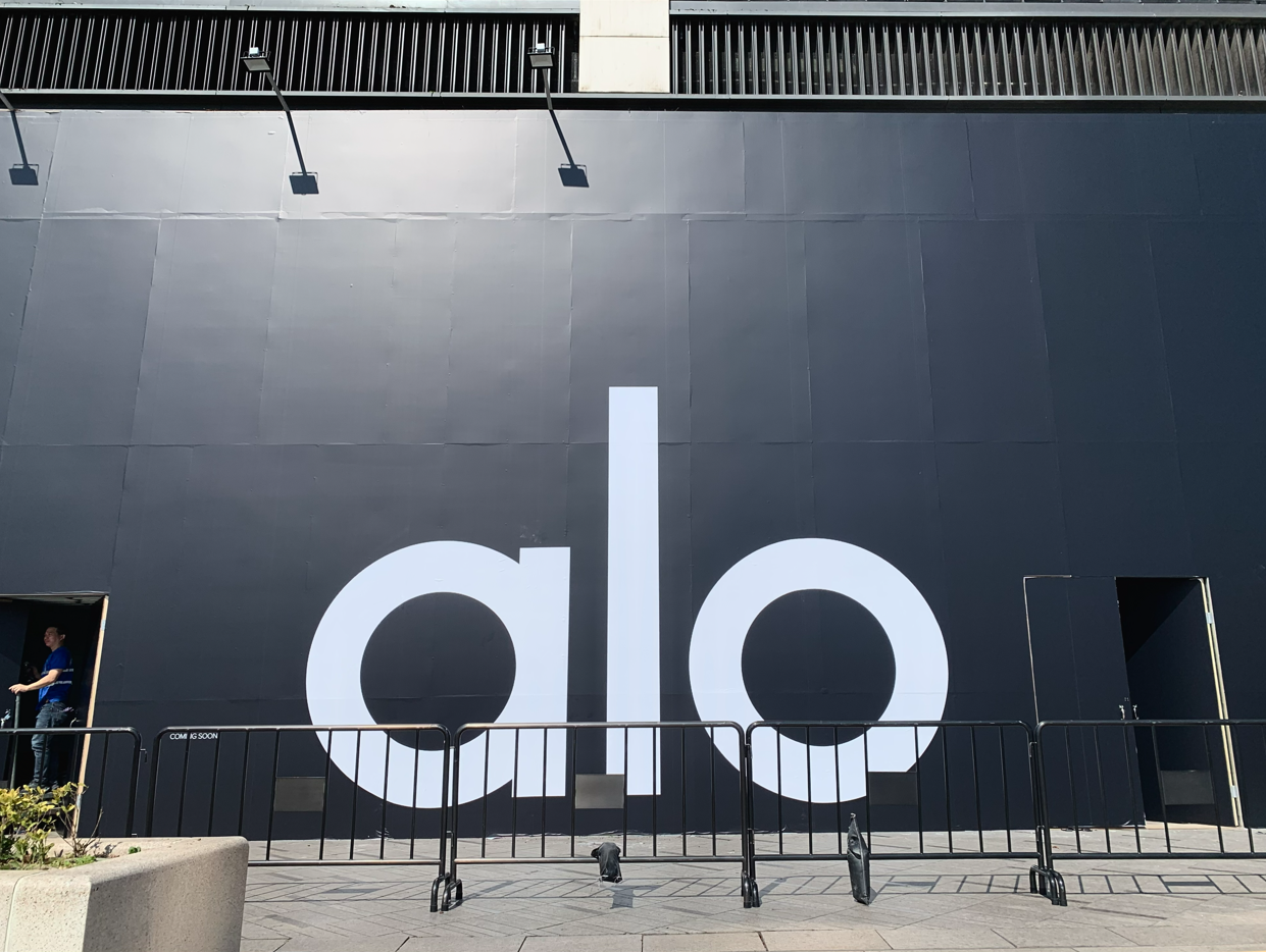 Alo Yoga|全港首間分店進駐K11 Musea!海景巨舖現已圍版!Jisoo同款 攻港恐挑戰lululemon地位! | UHK 港生活