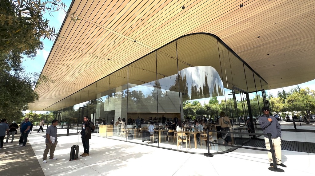 【直擊】Apple Fans 朝聖熱點 Visitor Center x Infinite Loop！5 大必買記念品 | ezone
