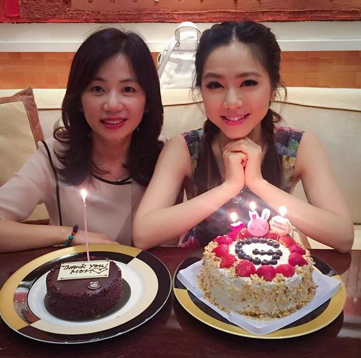 網民：到底是媽媽還是姊姊？！ 這5位藝人的母親居然都長得超年輕！