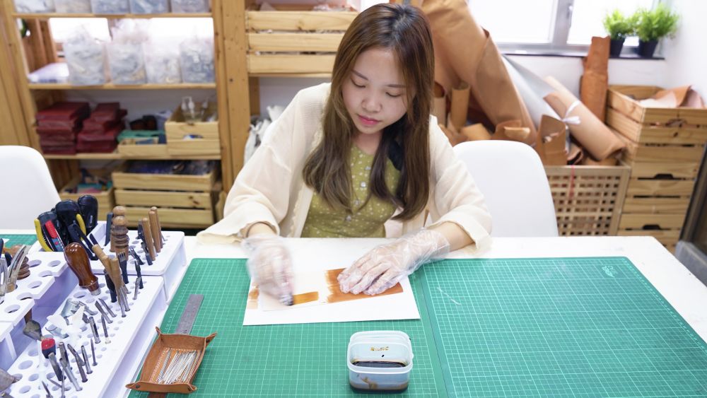 【DIY】卡片套皮革教學！親手製作父親節禮物！