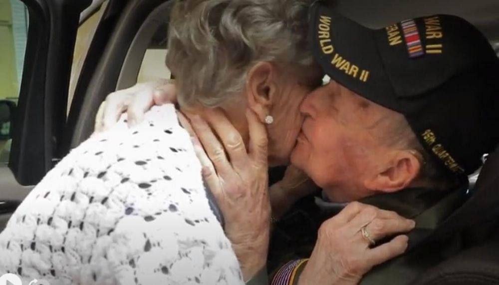 一直保存你的照片，只為兌現當年承諾  老兵75年後終重遇當年異國女友：「我一直都愛你」