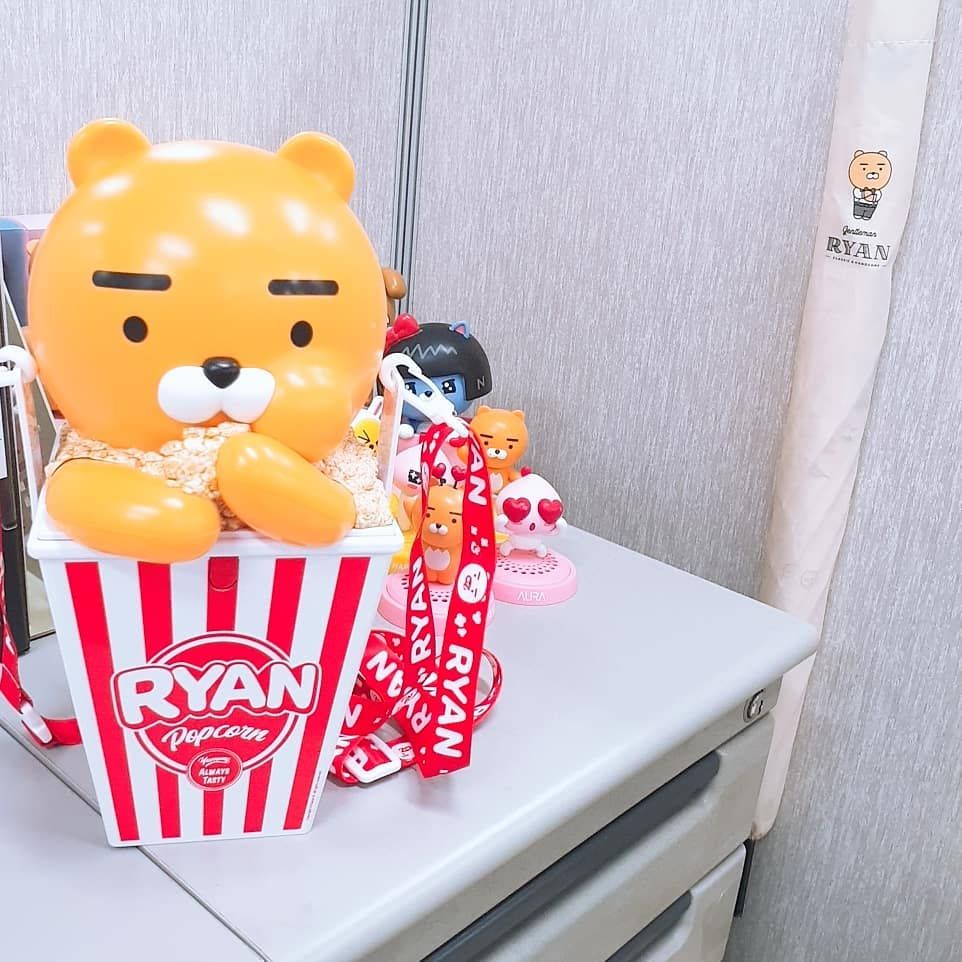 韓國戲院推出KakaoFriends爆谷桶及飲料杯！Ryan嘴巴塞得滿滿的！想收集一套！
