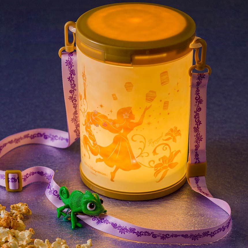 日本迪士尼推《魔髮奇緣》爆谷筒！會發光超浪漫！另附可愛變色龍帕斯卡裝飾！