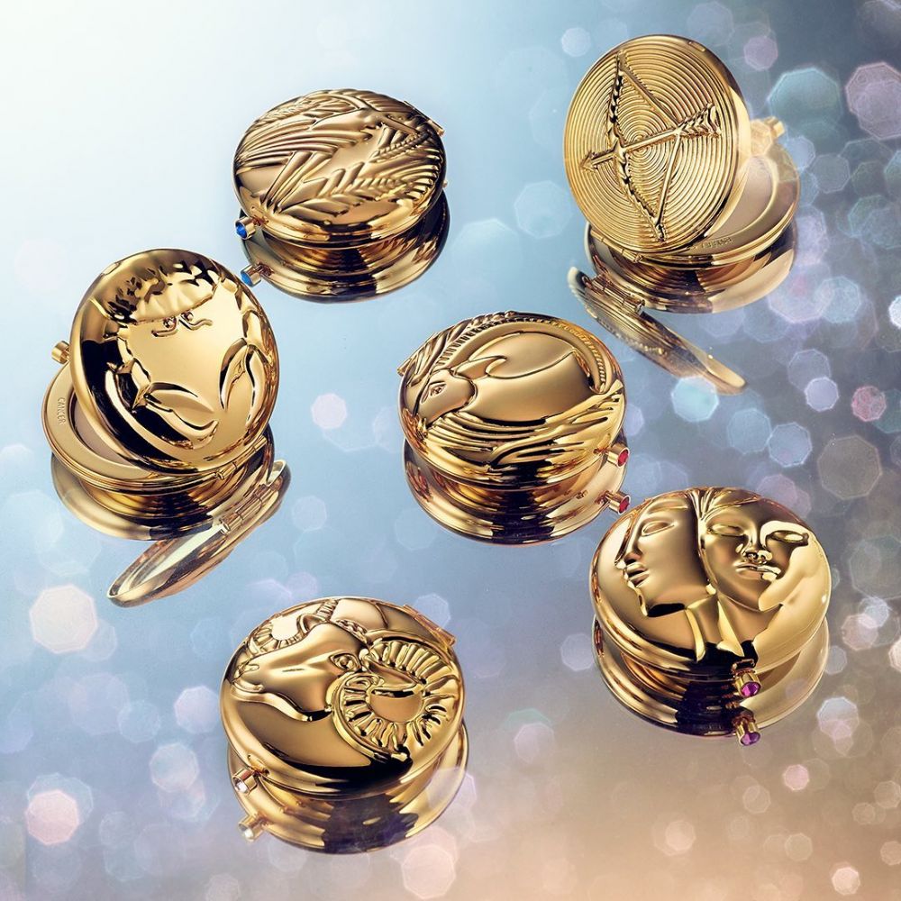 美國Estée Lauder推出限量版「12星座專屬粉餅」！金色外殼、立體浮雕！夢幻風格超吸睛！