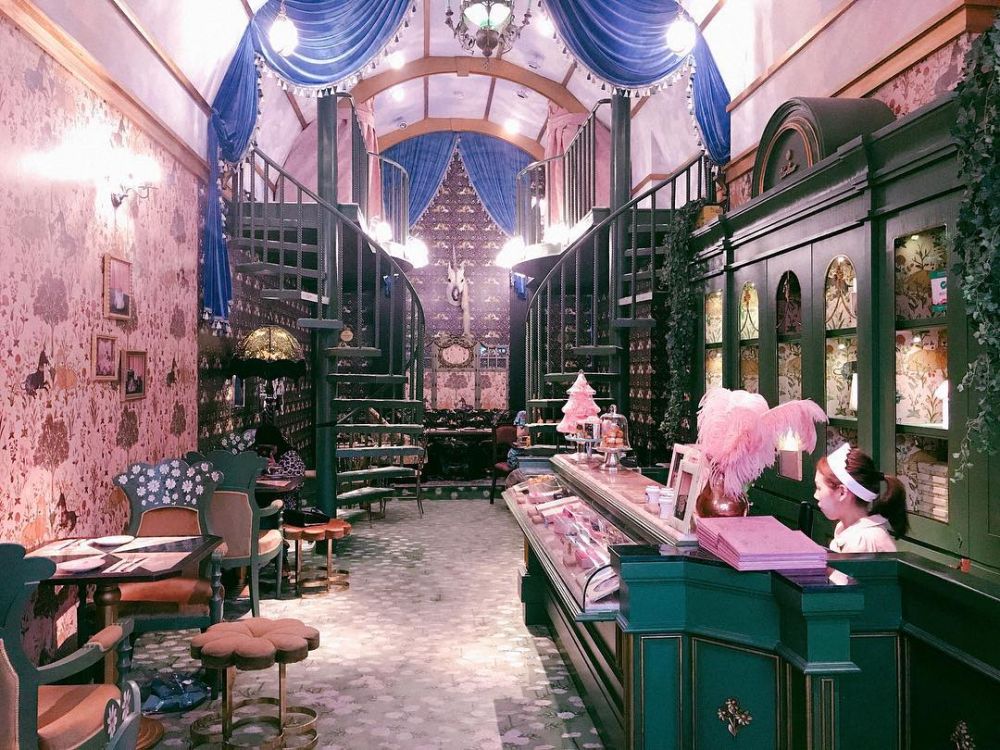 【內附地址參考】泰國曼谷「愛麗絲風」Cafe！夢幻獨角獸拉花、粉色碎花牆任你拍！