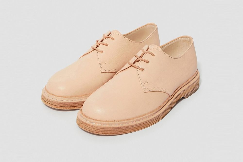 秋冬大熱5款「奶茶色」鞋推薦！除了VANS、CONVERSE，還有它們！