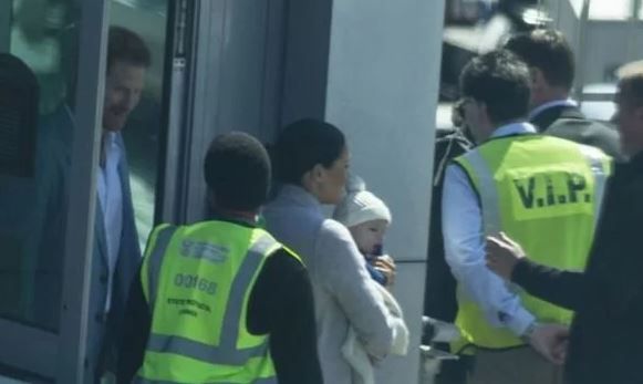 【英國王室】Baby Archie首次外訪 戴上與哈里王子兒時同款冷帽！內附父子童年照！二人超似樣！