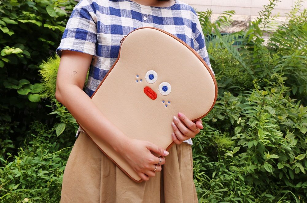 【韓國精品】ROMANE搞怪多士電腦袋/iPad袋/AirPods套！荷包蛋眼+香腸嘴！表情超過癮！