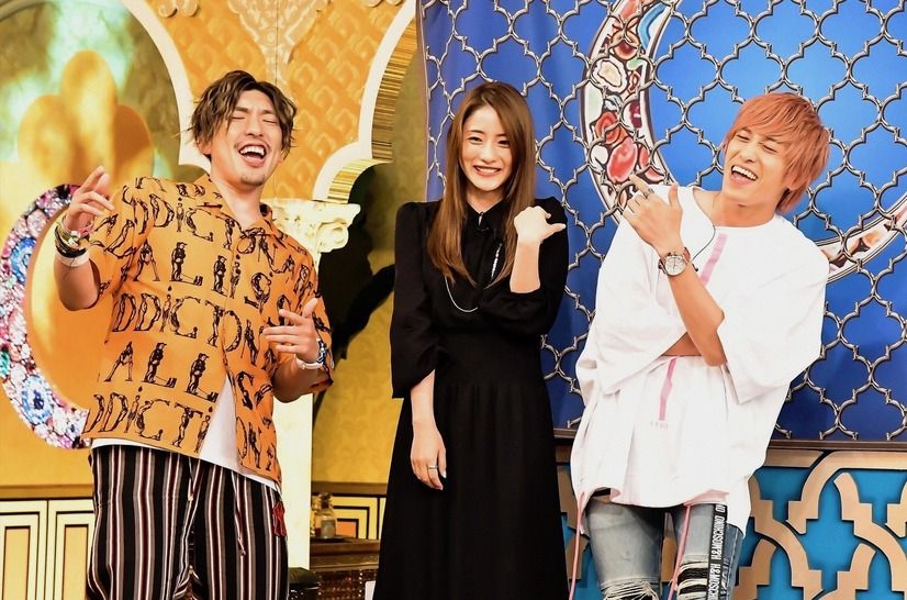 石原聰美節目公開隨身手袋物品！晚柑、護唇液、卡片！網友：想不到會有「這個」！