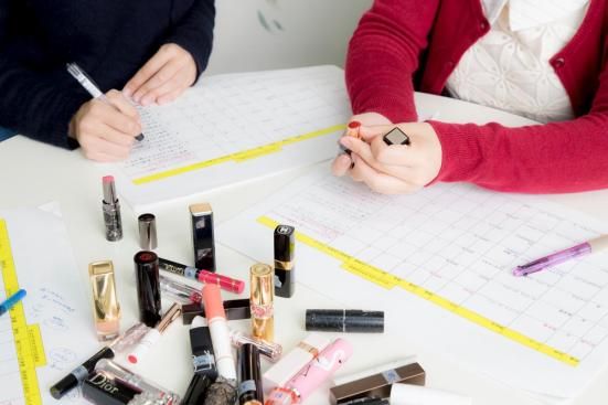 日本雜誌實測13款紅色唇膏！莓果紅/正紅色/復古棕紅！修飾唇紋/持久不沾杯！