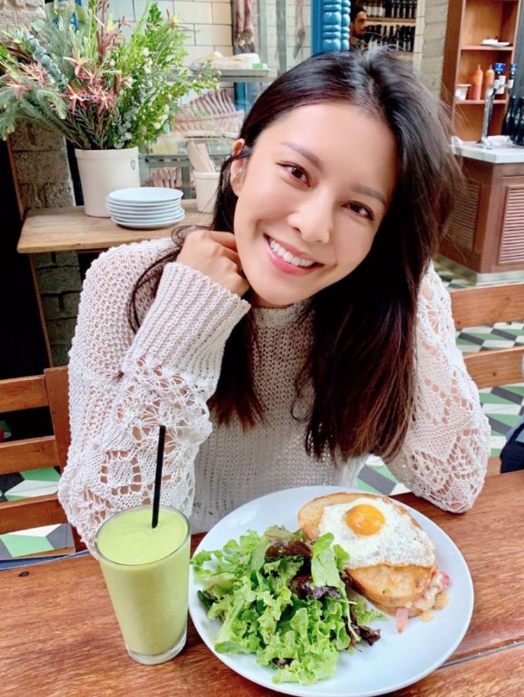 8個「老婆婆女生」特徵！不重視讚好數字、聊天總提起養生！內心彷彿住了個老靈魂！