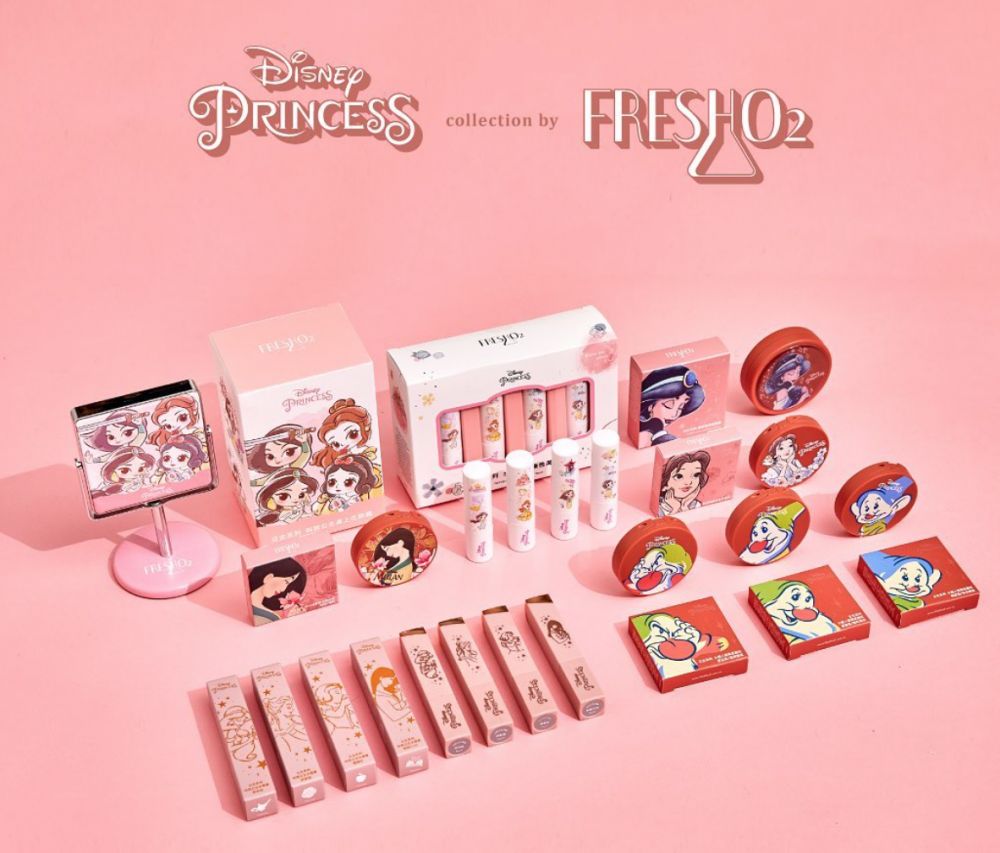 台灣推出迪士尼聯乘公主彩妝產品！忍不住想收藏！貝兒玫瑰壓紋打亮、蘋果味潤唇膏！