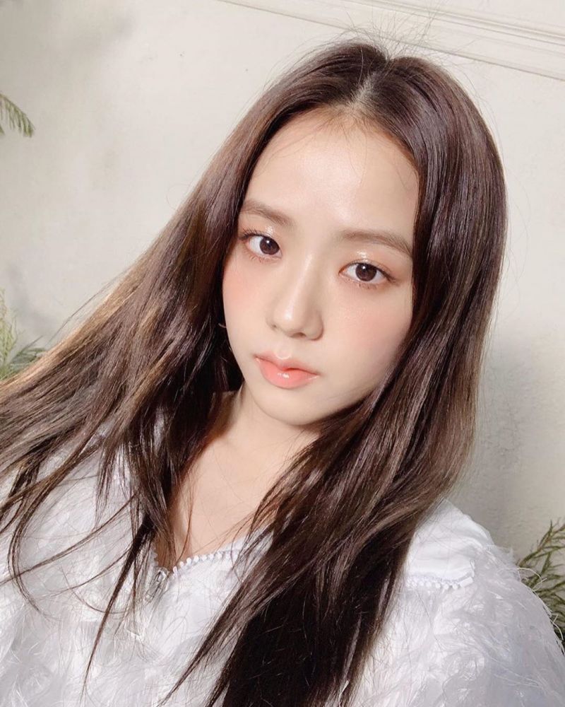 JISOO 3款「仙氣妝」產品清單公開！御用化妝師親自揭秘！打造春日好氣息！