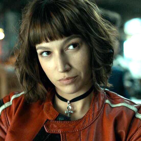 《紙房子》女主角「Tokyo」崩壞舊照公開！肉感雙下巴、「死亡芭比粉」妝容！網友：簡直判若兩人！