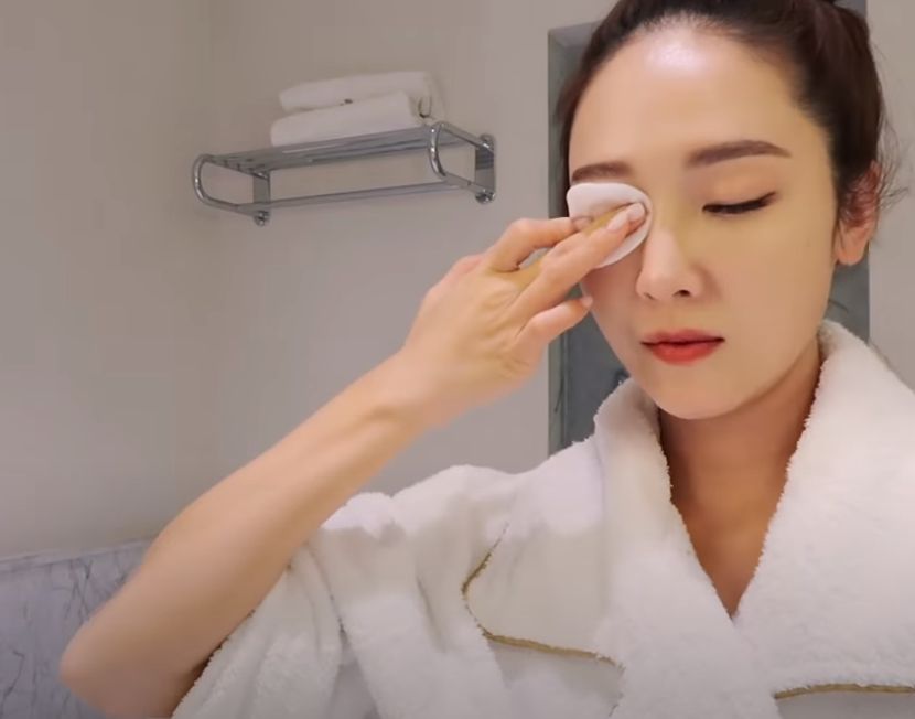 Jessica卸妝、護膚步驟全公開！親自教授6大保養秘訣！盡量不用毛巾抹臉、用「這個」提升護膚效果！