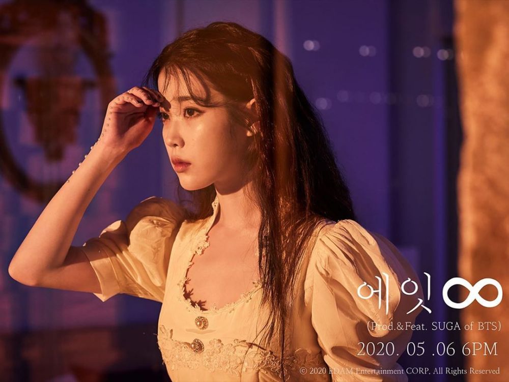 IU新歌《Eight》MV藏悼念雪莉、鐘鉉細節？小蜥蝪、白裙女孩、片頭日期！網友：看懂後超催淚！