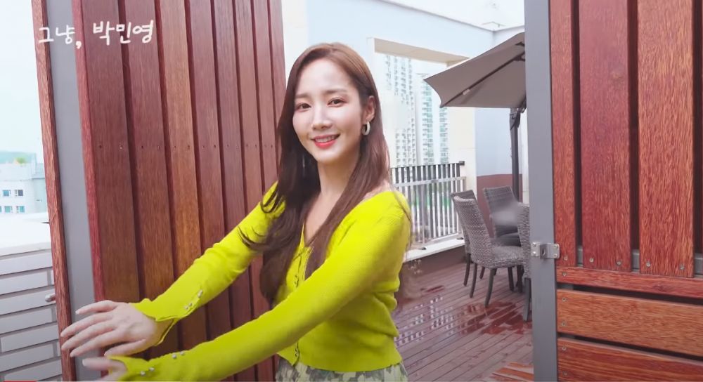 朴敏英公開自家豪宅+浮誇工作室！宮廷風裝潢、超大燒烤爐陽台！粉絲：像童話公主！