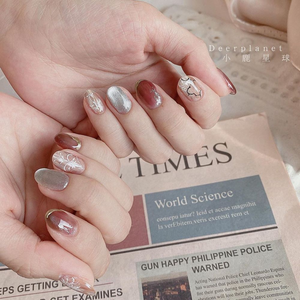 【美甲2020】超過60款秋冬大熱「楓葉+焦糖色」美甲提案！色調溫柔、有氣質！