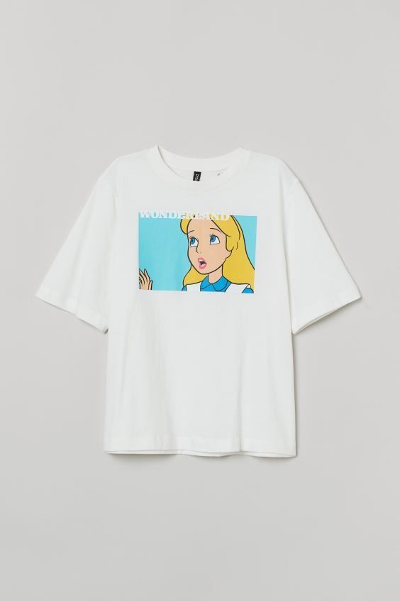 H&M聯乘《愛麗絲夢遊仙境》推出限定系列！秋冬必備衛衣、貝雷帽！兔子先生、妙妙貓小刺繡！