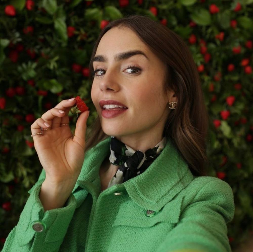 Netflix新劇《Emily In Paris》！Lily Collins劇中時尚穿搭逐個睇！上班或約會都適合！