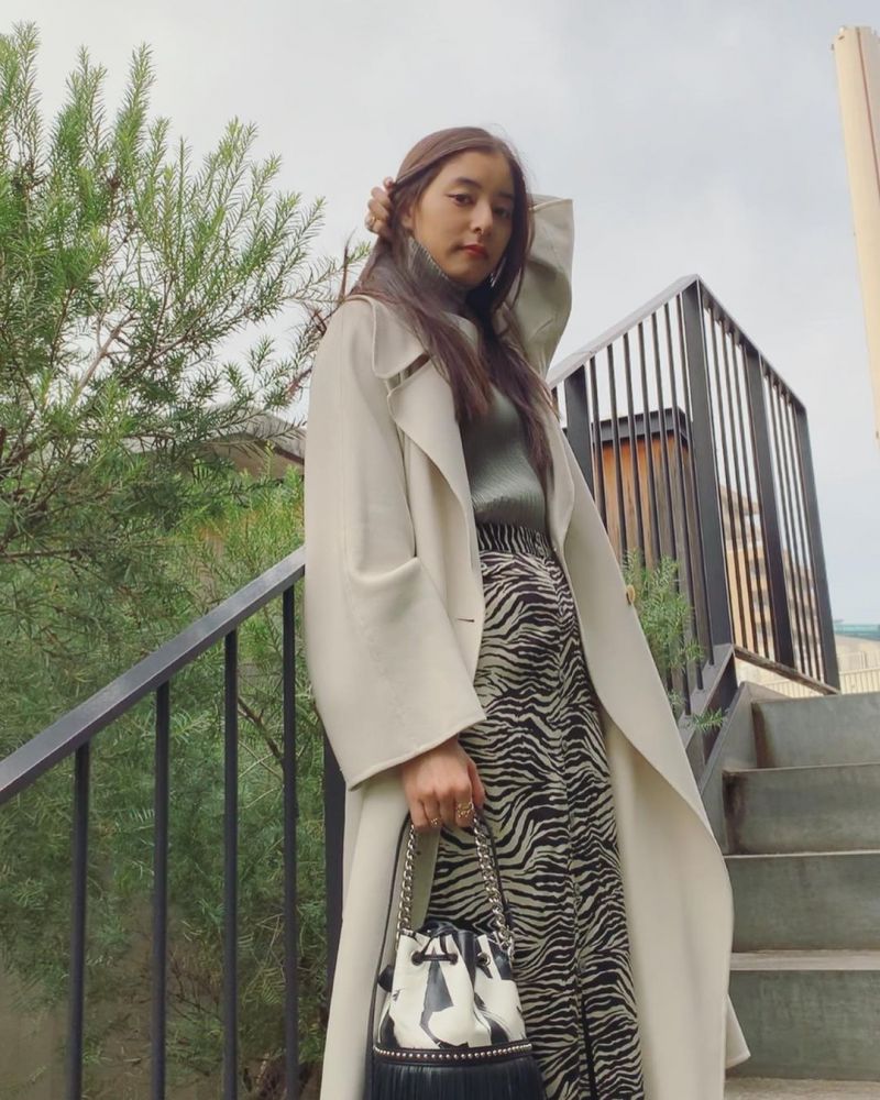 【日系穿搭】日本女明星秋冬OOTD分享！除了黑白灰可以如何搭配？簡單穿出名模時髦風格！