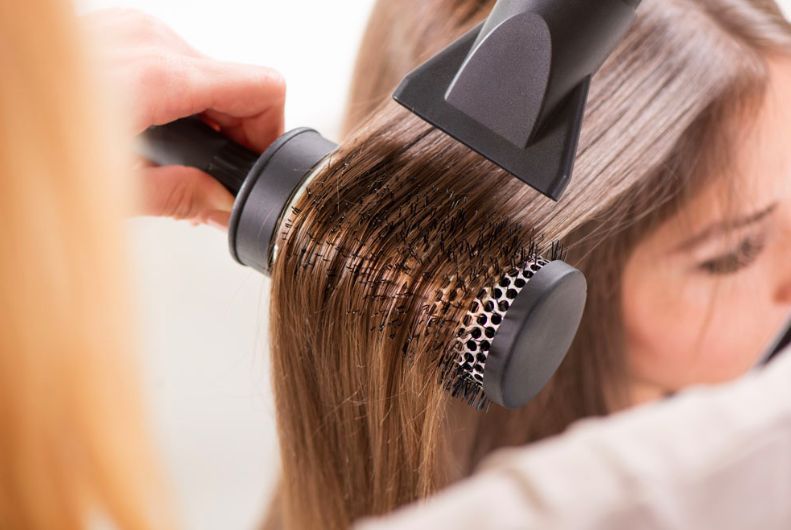 台灣髮型師分享正確吹頭方法！「這樣」會令頭髮毛躁！利用不同溫度/風速！