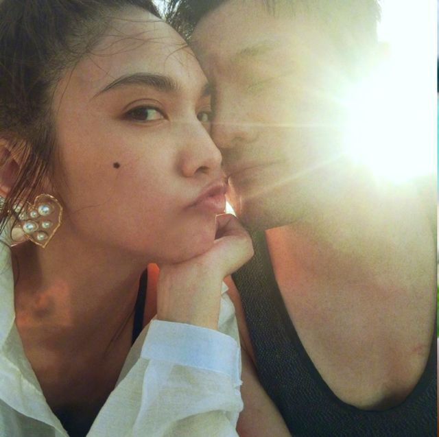 楊丞琳李榮浩分隔300天後首次放閃！依偎李榮浩肩膀甜蜜過新年！粉絲激動：等這個畫面很久了！