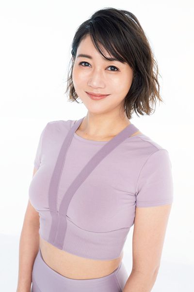 【逆齡保養】日本美魔女玲瓏身材全靠正確站／坐姿！常見女生錯誤姿勢！這樣導致假肚腩！