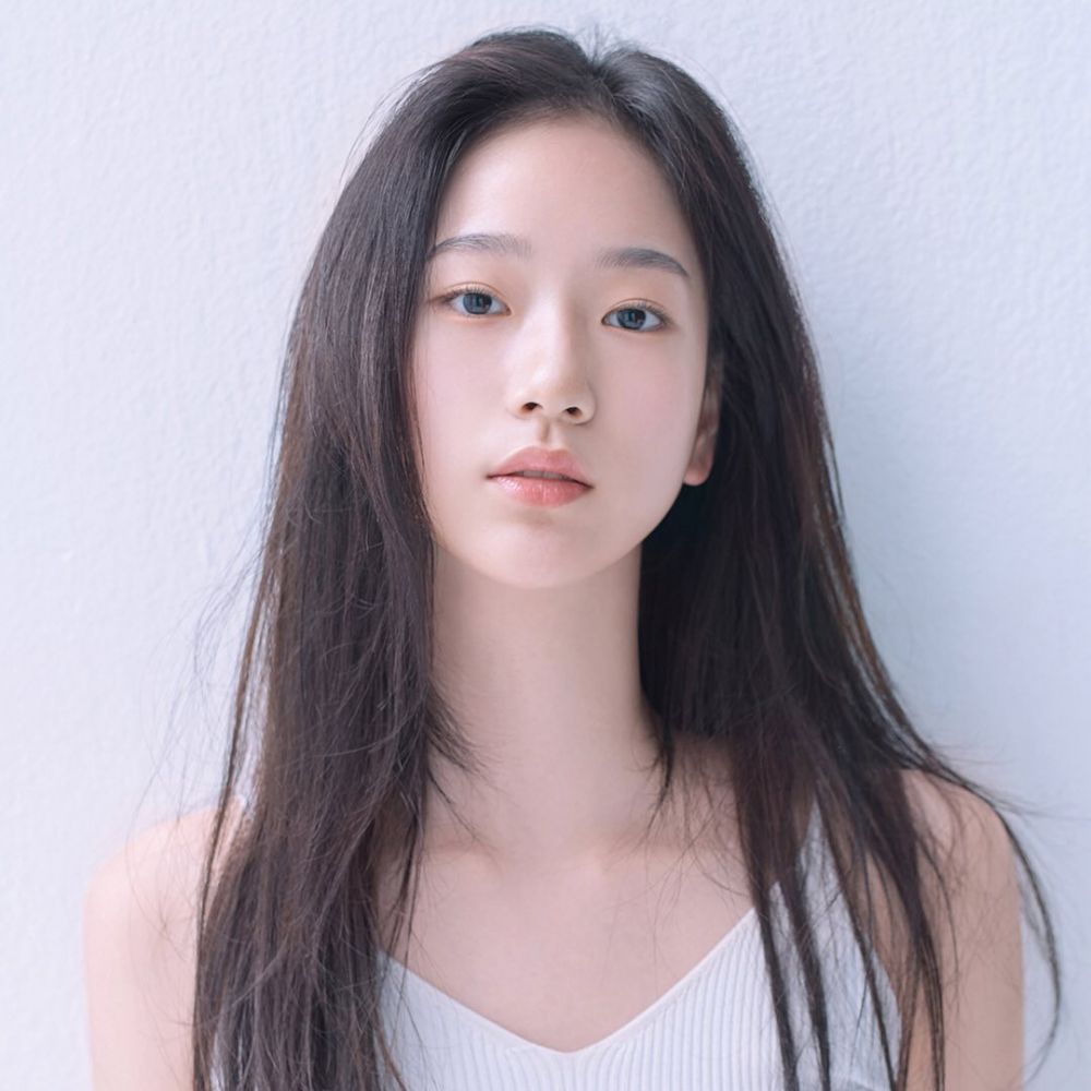 攝影師分享4大長臉女生拍照技巧！巧妙利用姿勢/道具！零P圖變瓜子臉！