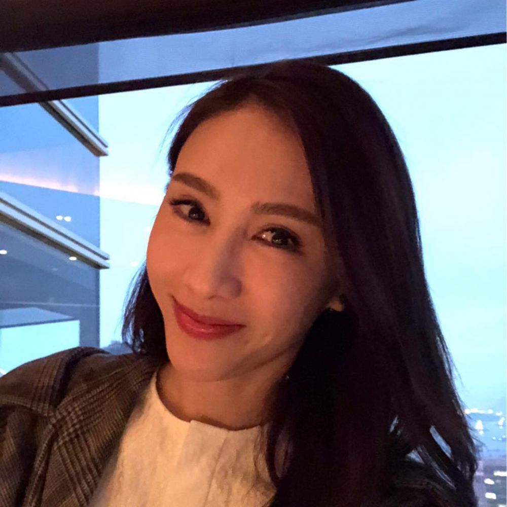 逆齡黎姿親授實用護髮技巧！50歲頭髮仍濃密亮澤！簡單2步打造蓬鬆顯臉小髮型！