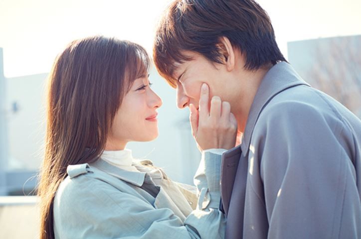 【戀愛要夠Deep】「最強帶貨女王」石原聰美新劇穿搭！ 時尚教科書！穿過這些單品官網即售罄！